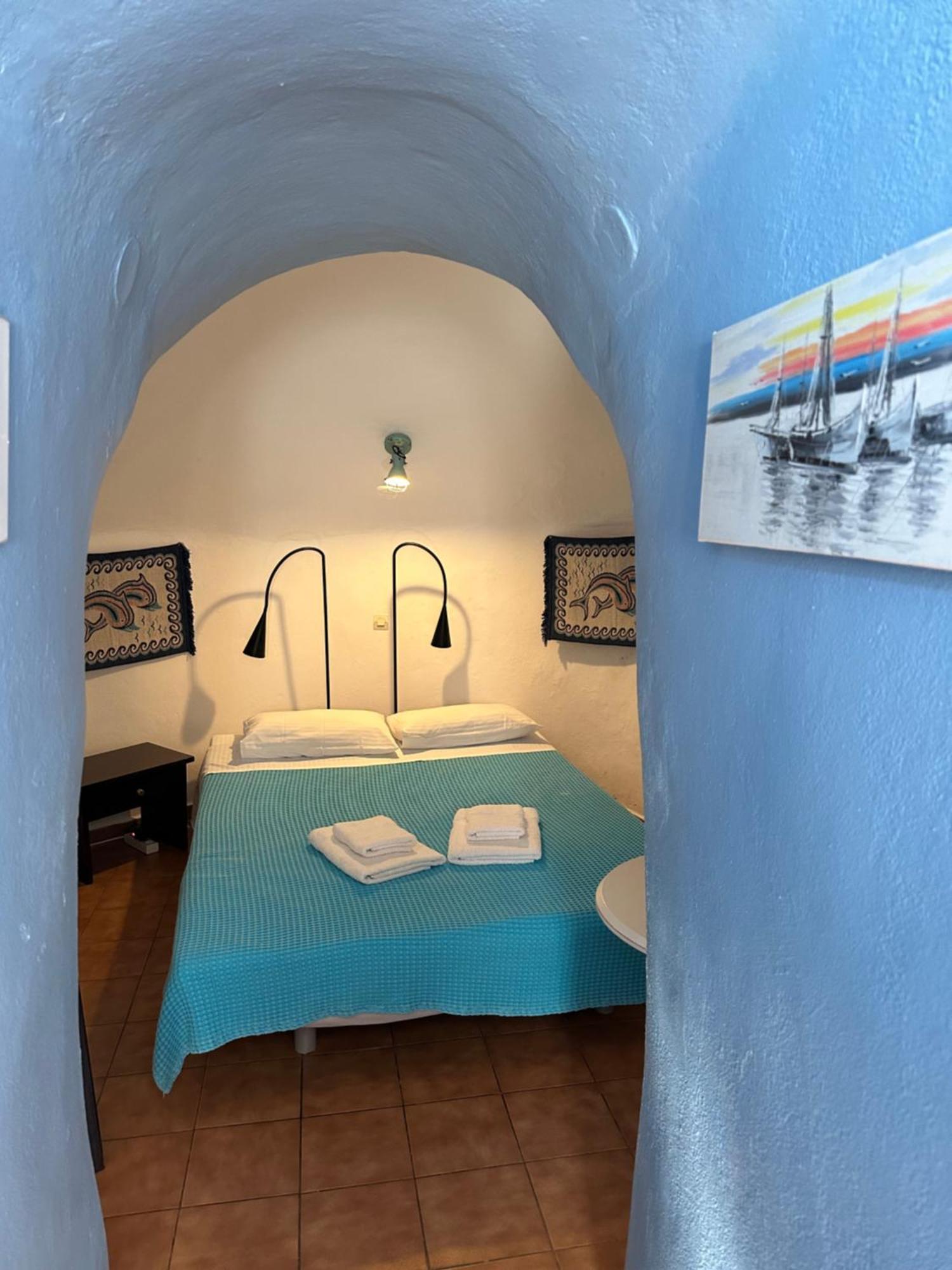 Lioyerma Windmill With Outdoor Hot Tub * Oía