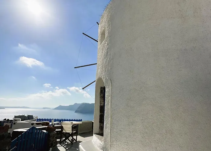 Lioyerma Windmill Villa With Outdoor Hot Tub